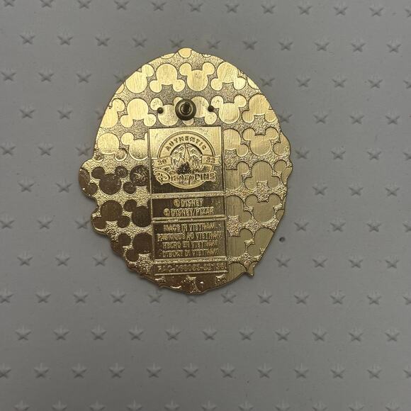 Disney Parks 2022 Princess Portrait Merida Pin OE Gold Frame Pixar Brave - Picture 2 of 2
